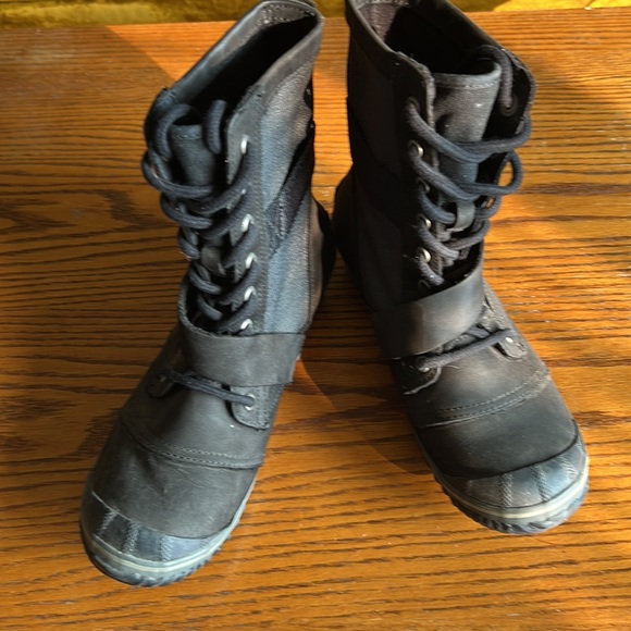Sorel Women’s boot.  Super cute pull on boot - Picture 3 of 5